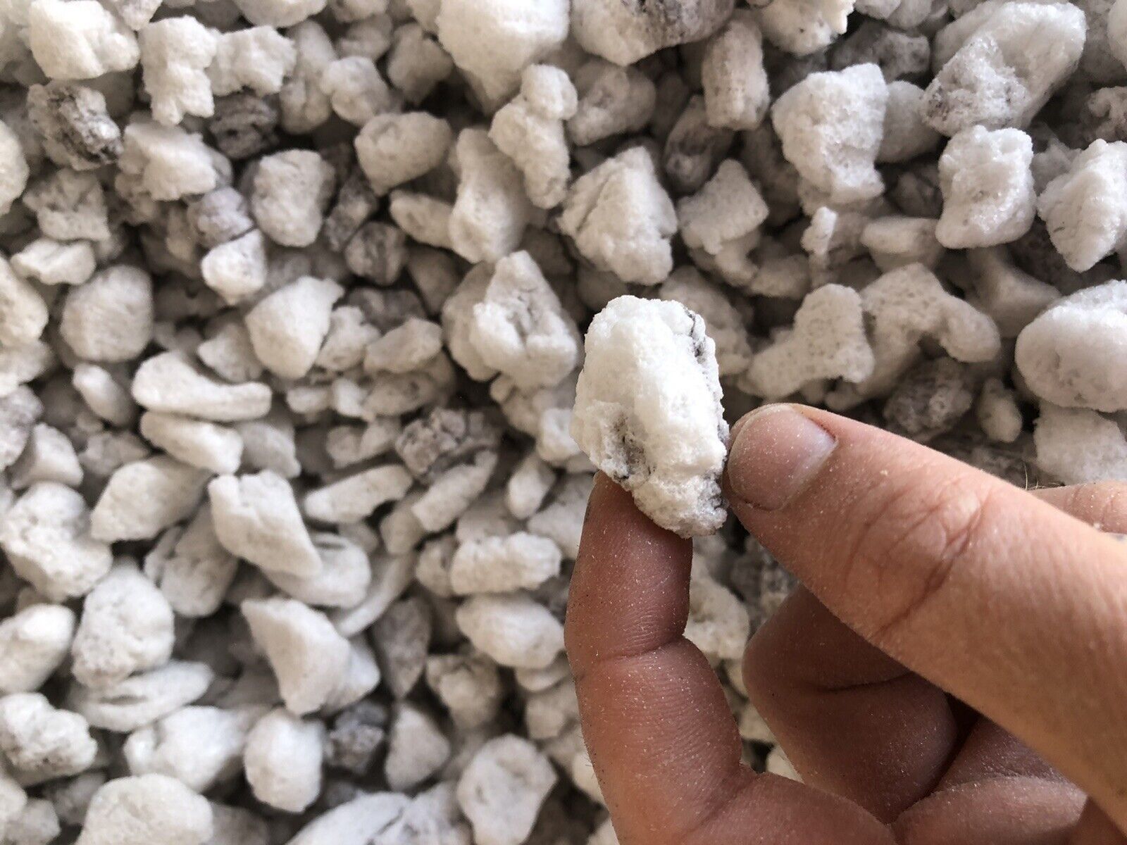 (4L) EXTRA HUGE CHUNKY Perlite HIGHEST QUALITY FOR HYDROPONICS, Soil, And Cactus