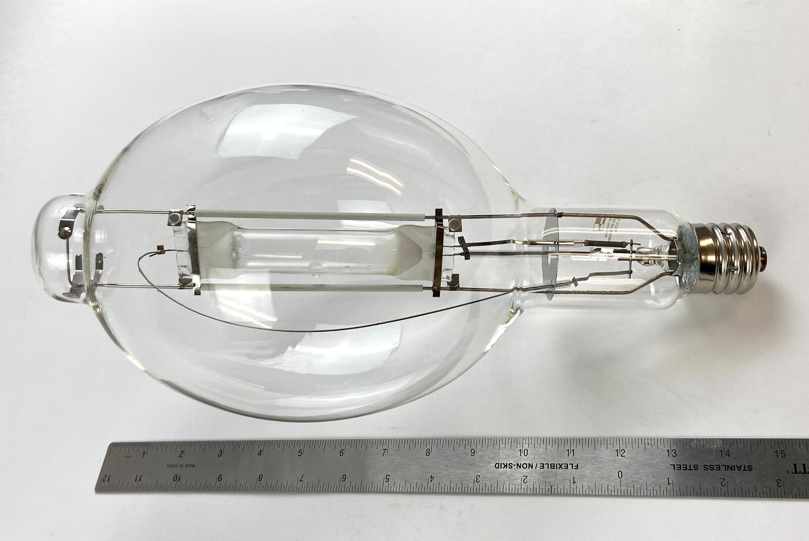 Lumapro Enclosed Rated Lamp Metal Halide Clear 2YGD8 100W BT56