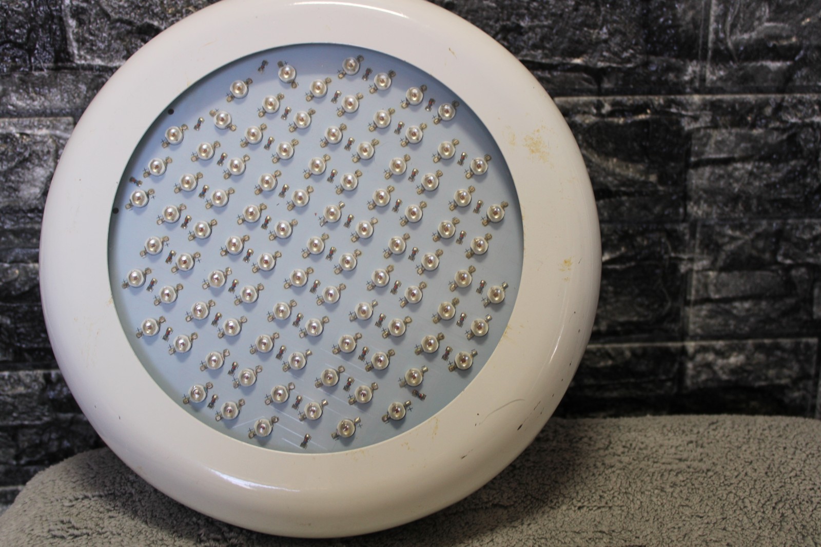 G8LED 90 Watt LED All Red Flowering Boost Grow Light G8LED 90 Watt LED All Red Flowering Boost Grow Light