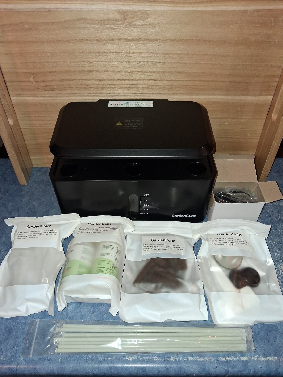 Garden Cube Indoor Hydroponics Growing System 8 Pod Never Used W/Sealed Bags 