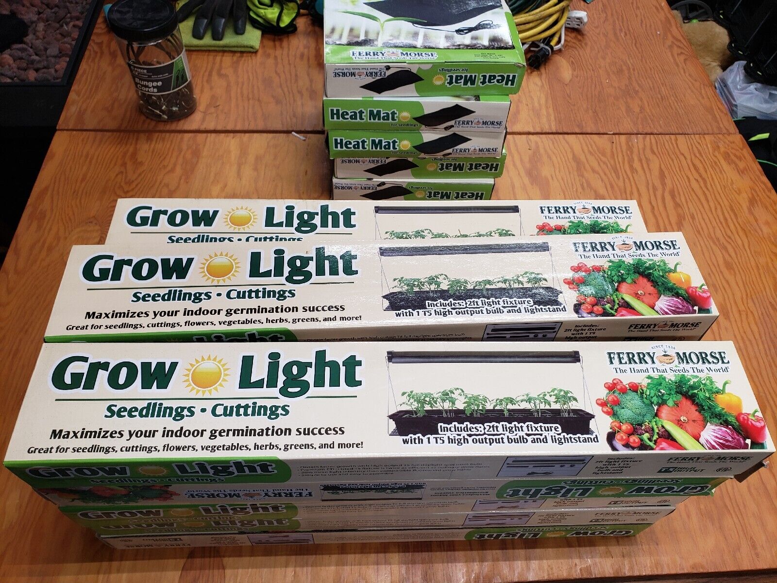 Ferry-Morse Indoor T5 Bulb Fluorescent Grow Light & Stand KLIGHT9 / Seedlings 