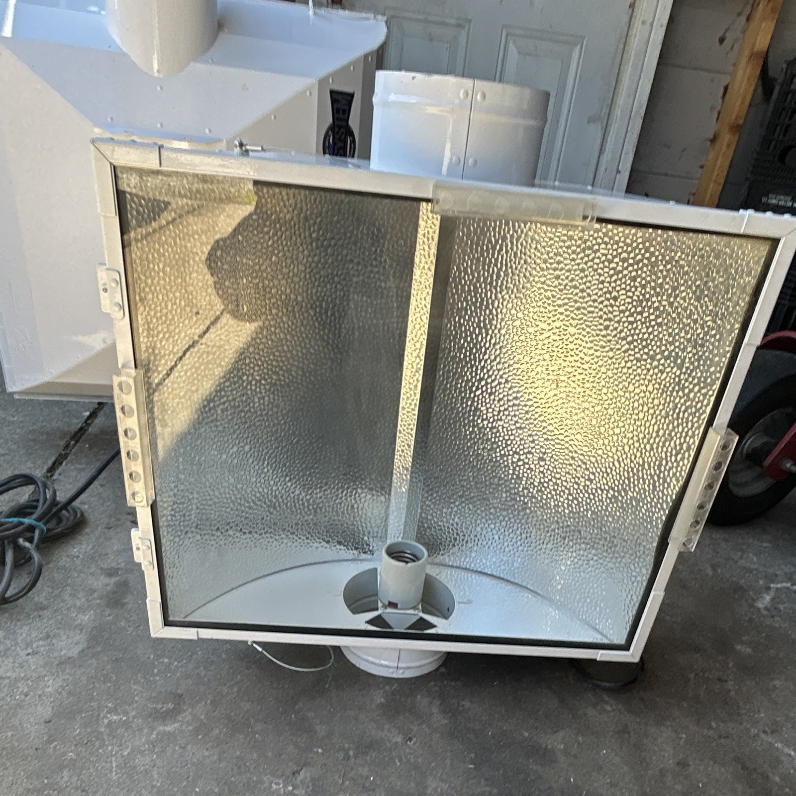 Yield Master II White/Silver Metal Grow Light Reflector/Hood Air-Cooled 8 in