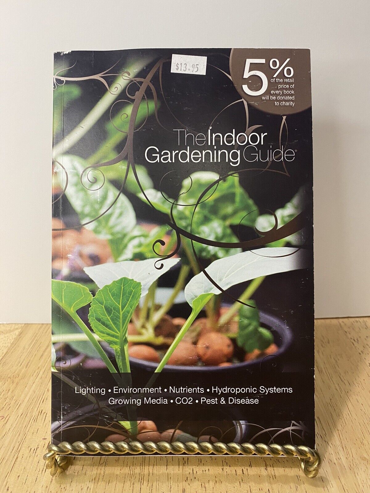 The Indoor Gardening Guide Book - Hydroponics - 2012 By SDHO